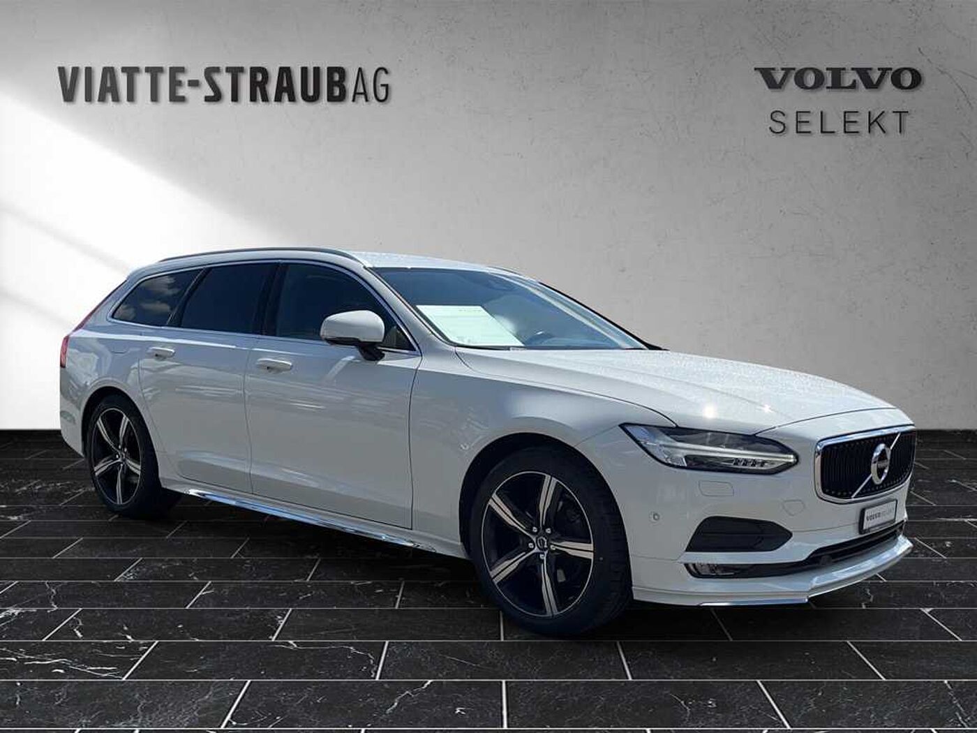 Volvo  2.0 D4 Momentum